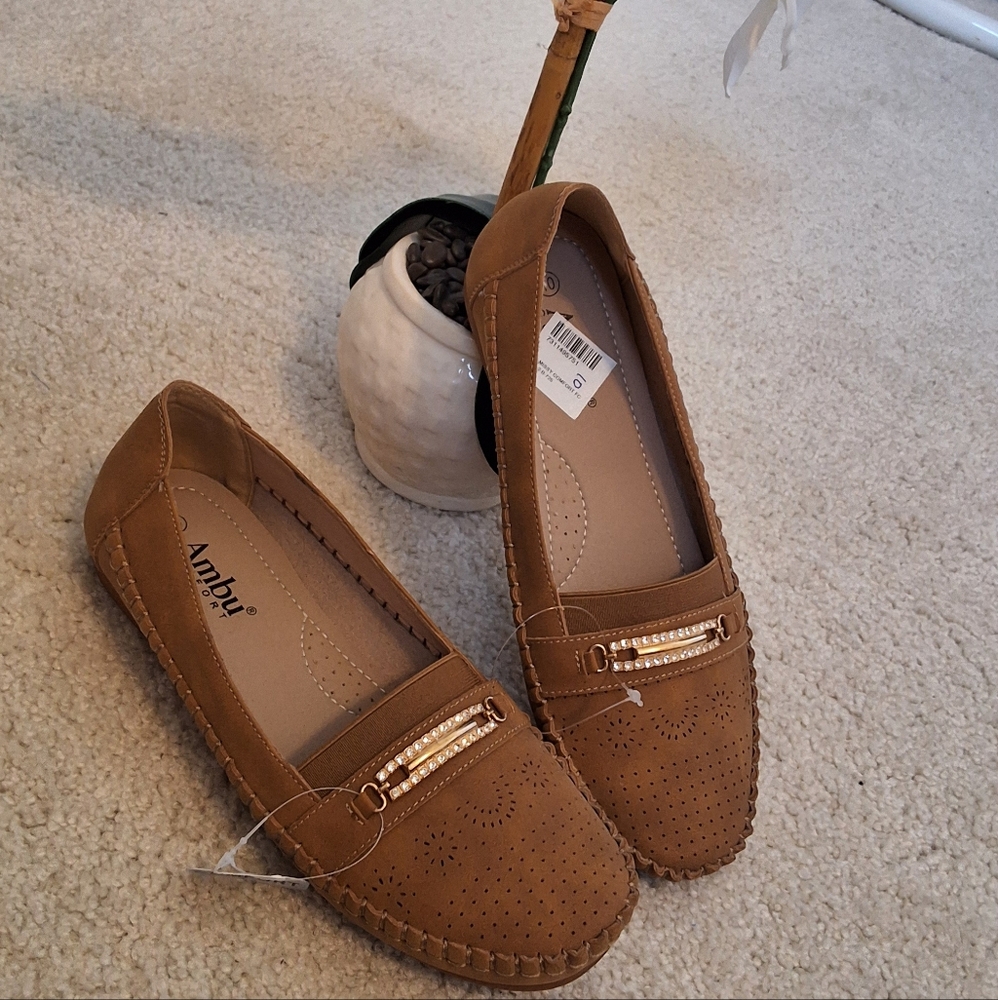 AMBU, NWT, 10, Woman's Embellished Shoes - Picture 8 of 8